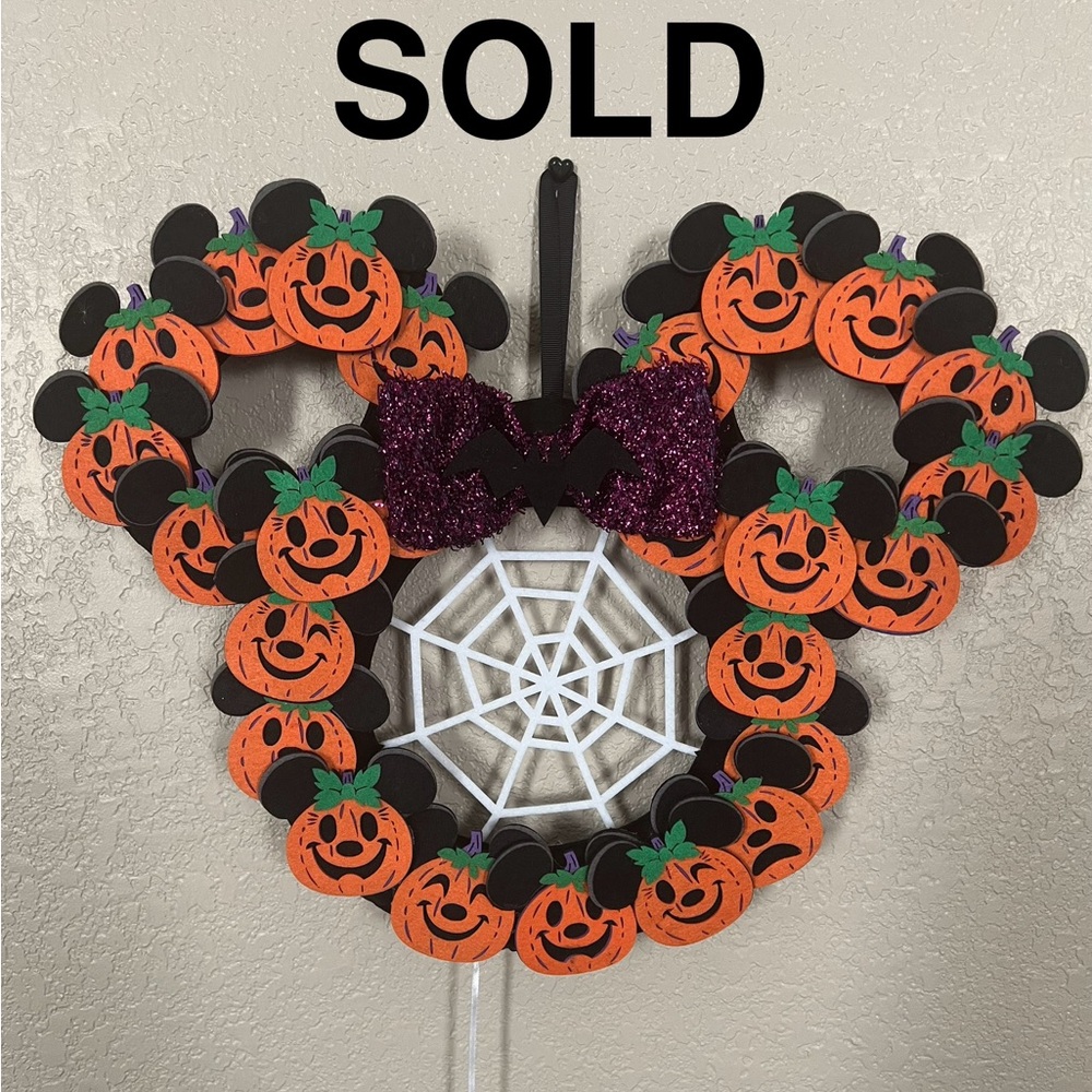 Disney Halloween Wreath - Minnie Mouse Pumpkin